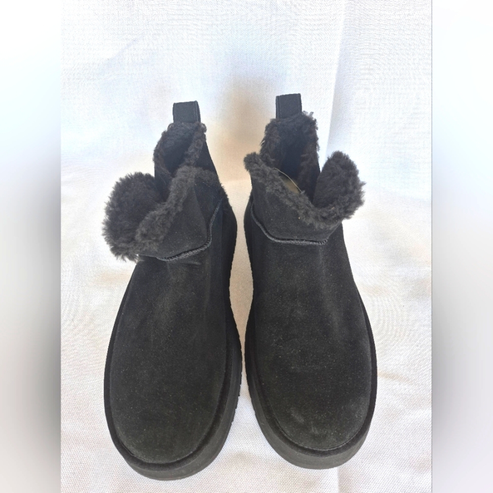 UGG KOOLABURRA BY UGG ULTRA MINI PLATFORM BOOTIE/SLIPPER SIZE 1O BLACK.